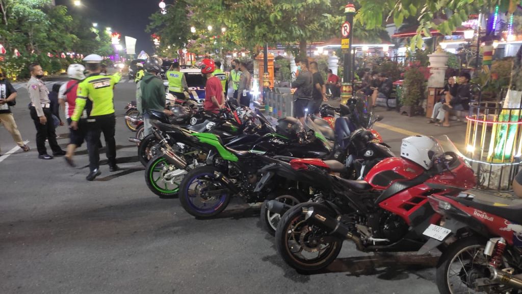 Polres Madiun Razia Motor Berknalpot Brong Usai Terjadi Bentrok Warga