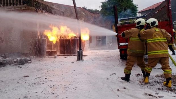 Toko Agen Tabung Gas LPG di Pondok Kelapa Jakarta Timur Terbakar