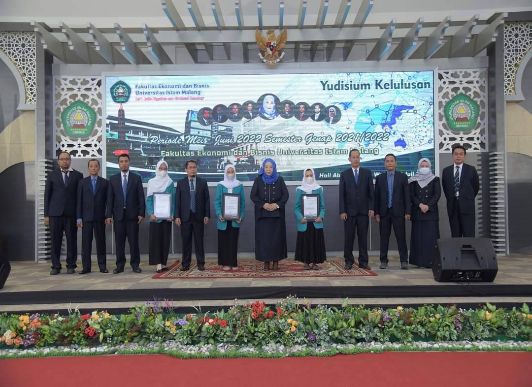 Wisuda Periode Ke-69 Diikuti 208 Mahasiswa FEB Unisma, Dekan: Mari Terjun ke Masyarakat!