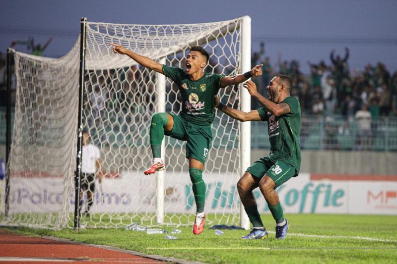 Dari Gelandang Serang, Aji Santoso Geser Michael Rumere Jadi Striker