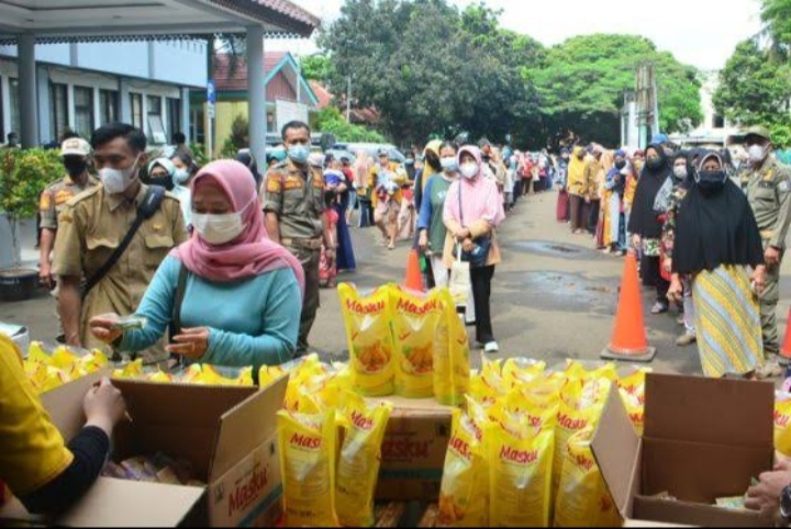 Dinkopdag Surabaya Gelar Operasi Minyak Goreng di 8 Pasar Tradisional