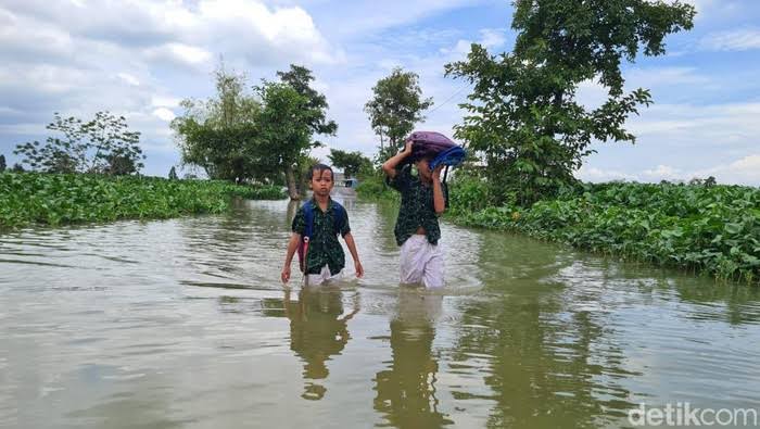 Kembali Bertambah, Banjir Rendam 24 Sekolah dan 29 Desa di Lamongan