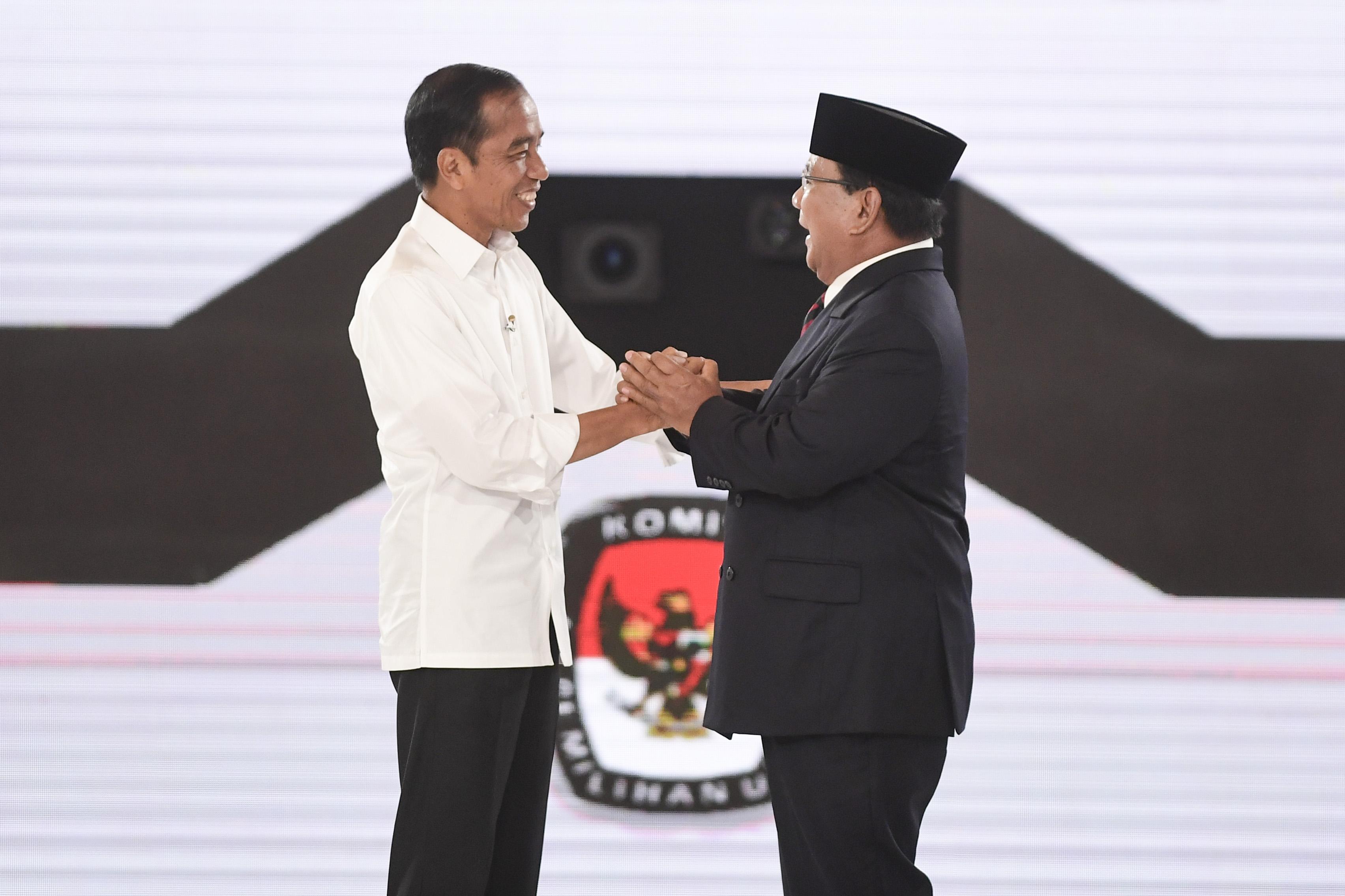 Minta Urusan Pilpres Tak Dikaitkan dengan Istana, Jokowi Justru Tak Konsisten