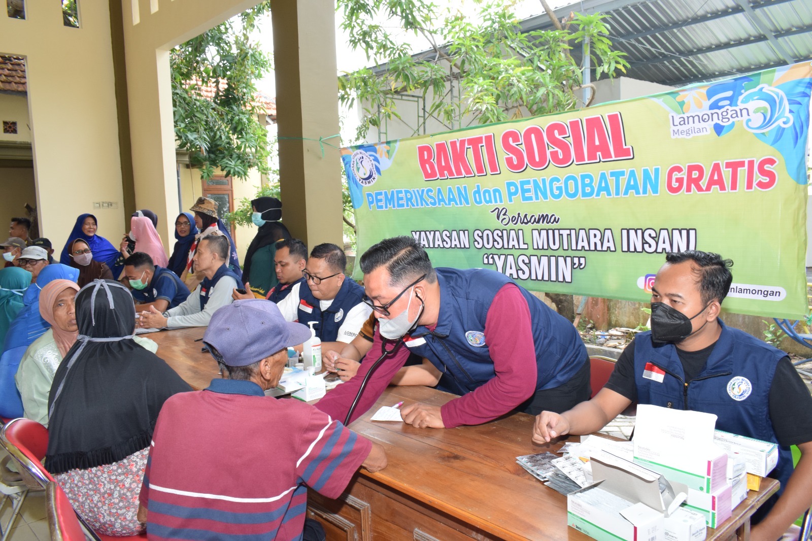 Peduli Bencana Banjir, Pak Yes Berikan Bantuan Agar Siswa Tak Berhenti Sekolah