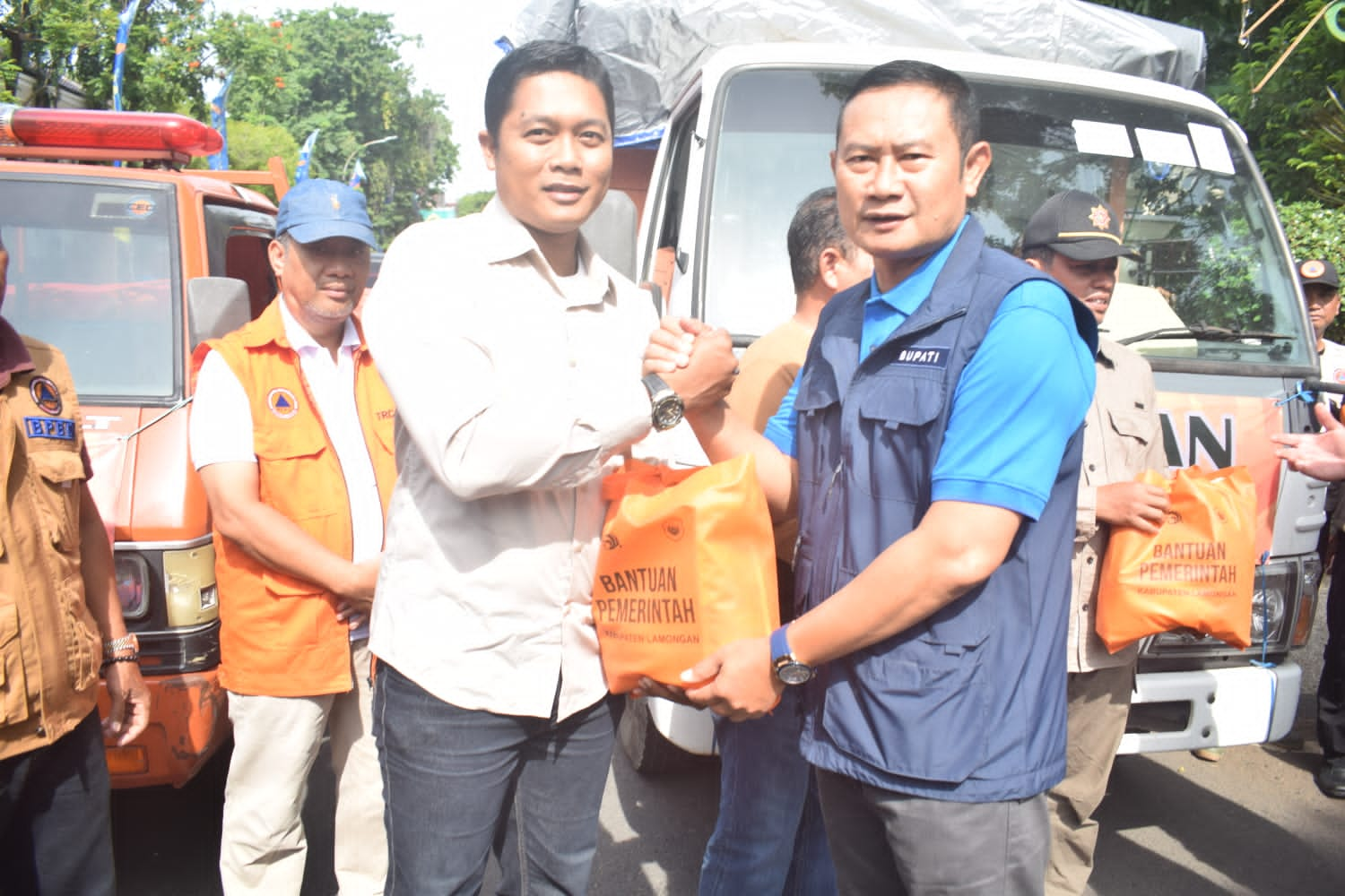 Peduli! Pak Yes Salurkan Ribuan Paket Sembako ke 3 Kecamatan yang Terendam Banjir