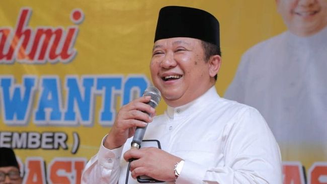 Ratusan Warga Jember Tuntut Janji Politik Bupati Hendy