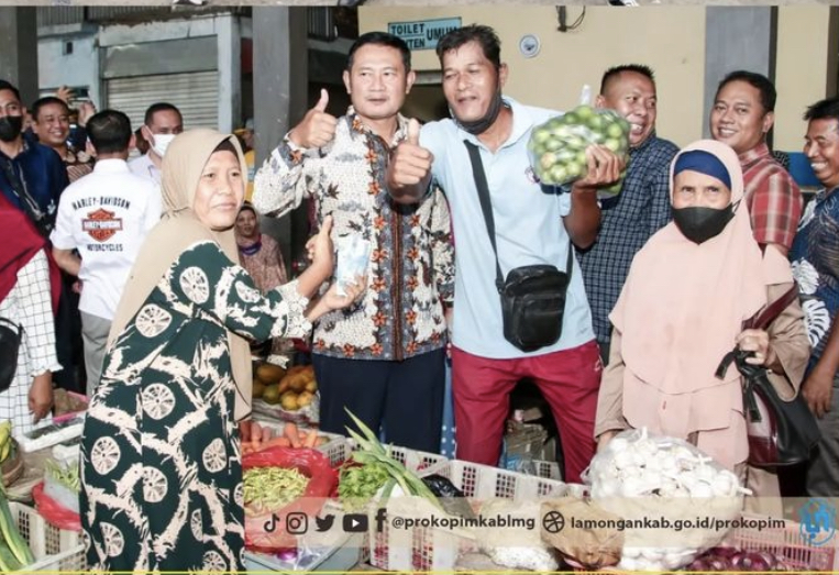 Sidak Pasar Sidoharjo, Pak Yes Pastikan Harga Beras dan Pasokan Pangan Berjalan Aman