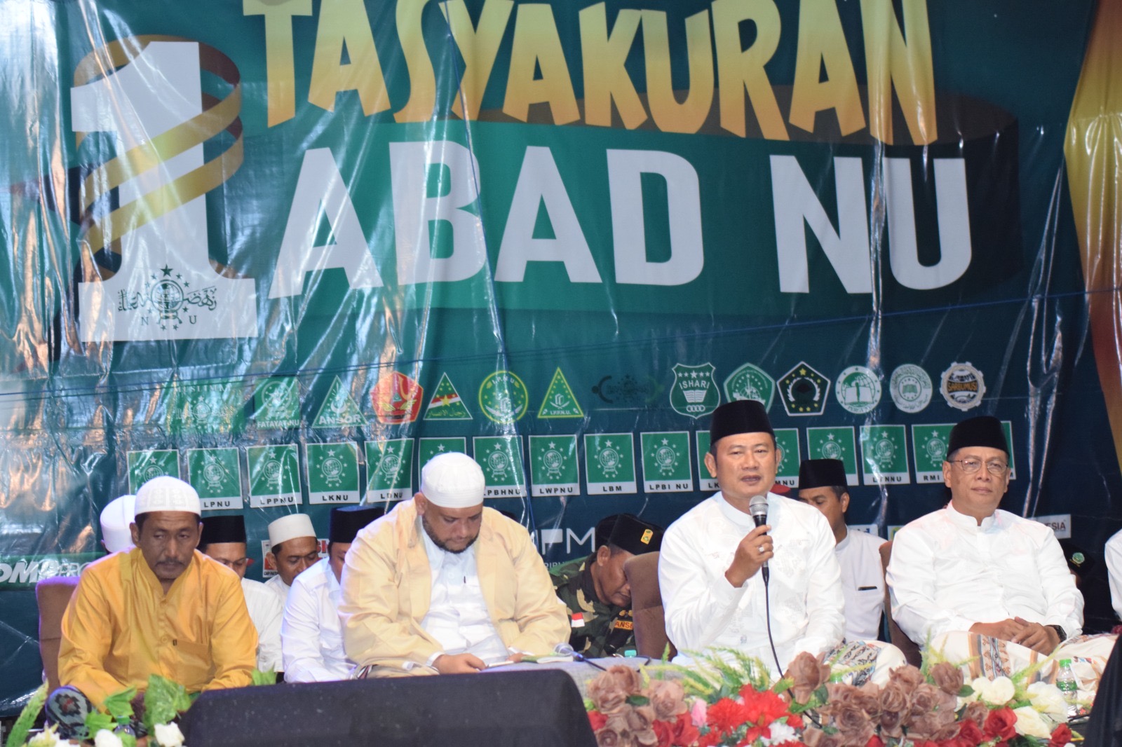 Tasyakuran 1 Abad NU, Puluhan Ribu Masyarakat Lamongan Gaungkan Sholawat