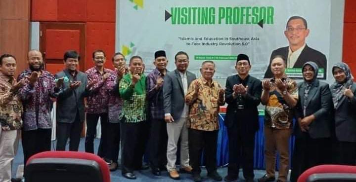 Visiting Profesor Pascasarjana UM Surabaya: Pentingnya Inovasi Pendidikan Islam Berbasis Digital