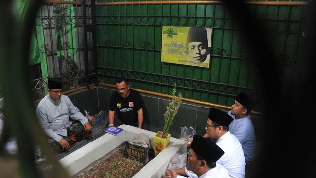 Anies Baswedan Ziarah ke Makam Pencetus Nama NU di Surabaya