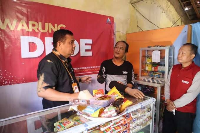 Kemensos Serahkan Bantuan ATENSI ke 405 PPKS di Lamongan