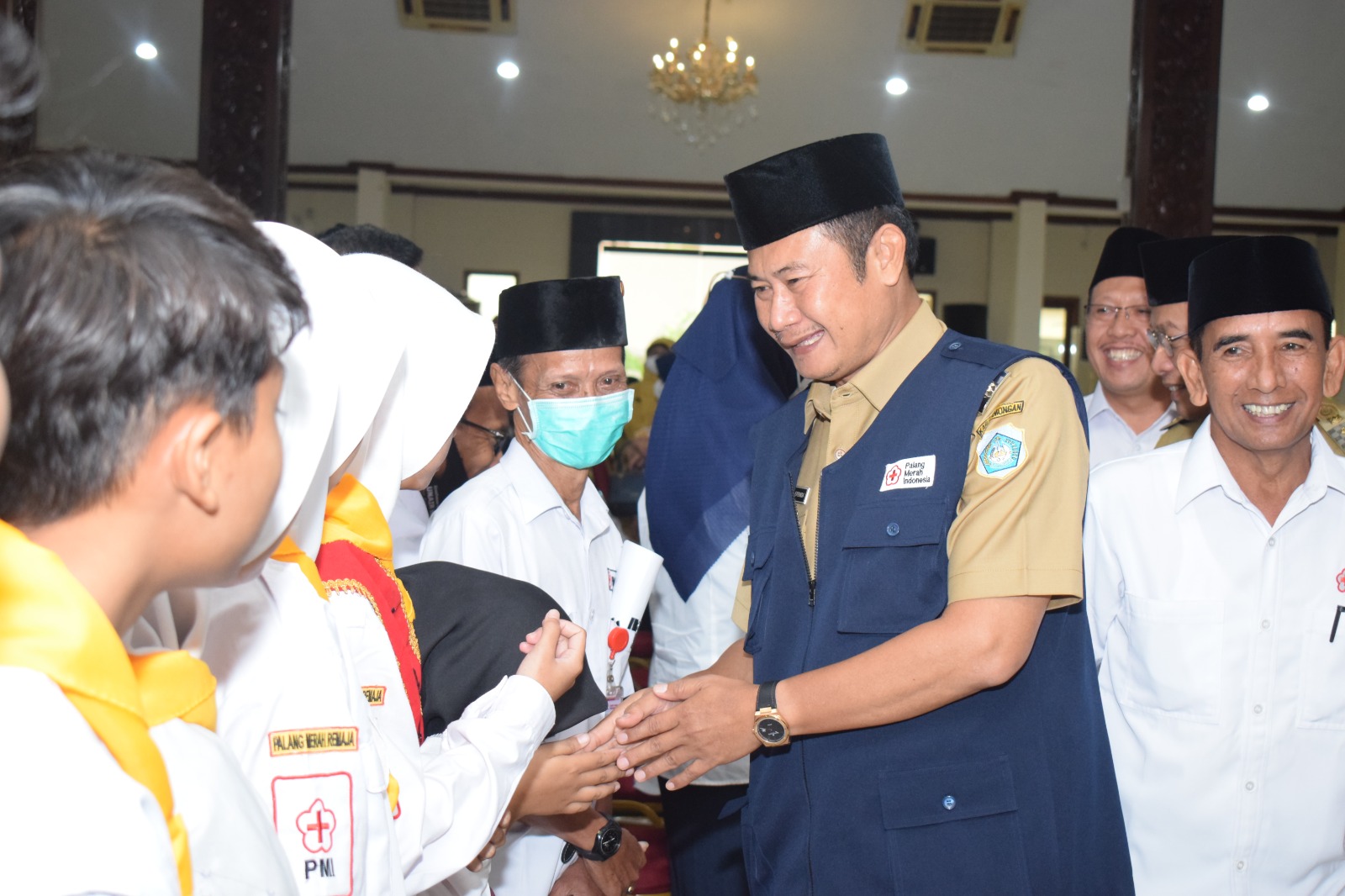 Pak Yes Kukuhkan PMI Kecamatan Se-Lamongan, Sigap Layani Donor Darah