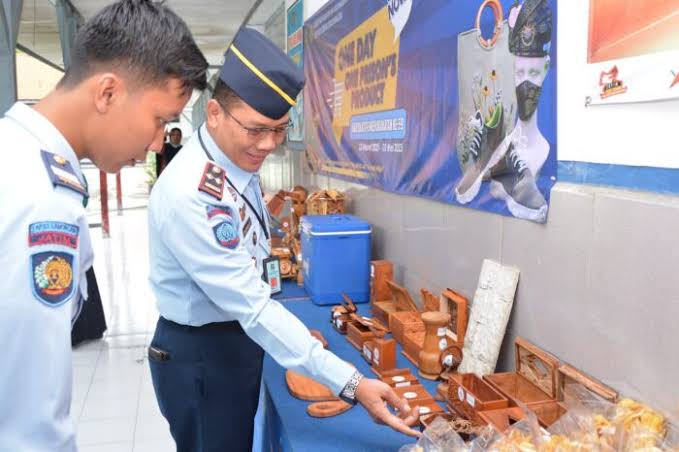 Gelar Kegiatan Bazar Bertajuk "One Day’s One Prison Product", Lapas Lamongan Promosikan Karya WBP