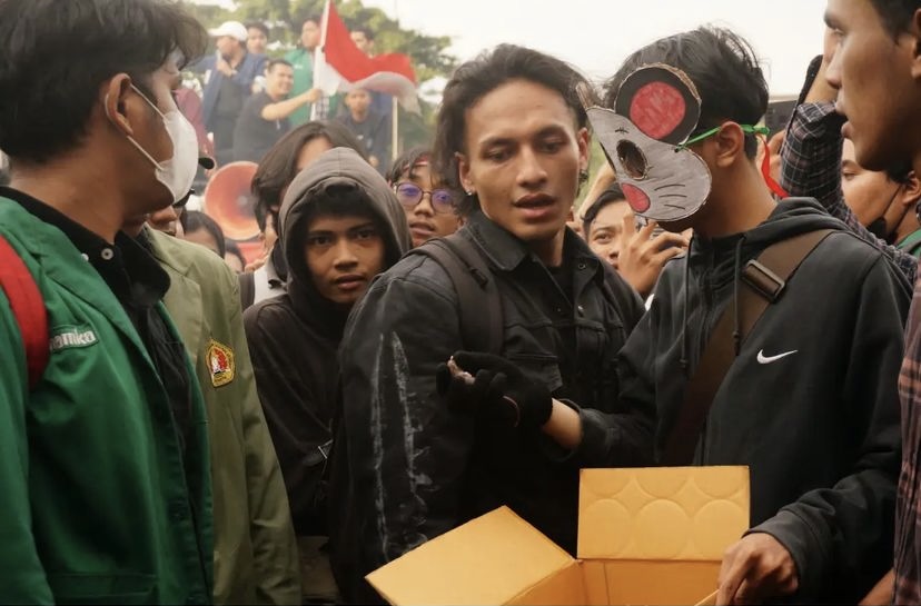 Jefri Nichol Turut Ramaikan Aksi Demo di DPR RI, Lemparkan Bangkai Tikus!