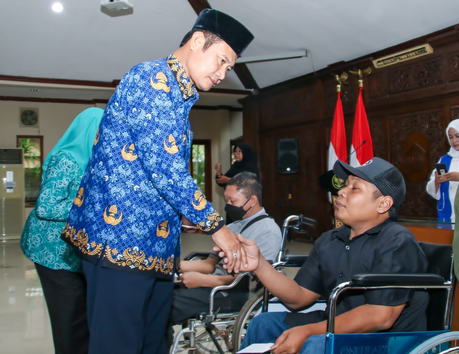 Pak Yes Berikan Santunan Ramadhan Bagi Penyandang Disabilitas di Lamongan