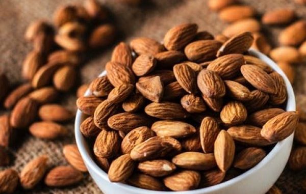 8 Manfaat Kacang Almond, Bisa Mengurangi Risiko Penyakit Jantung Loh