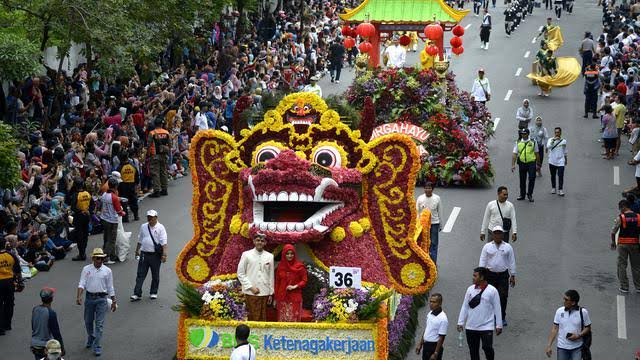 Parade Bunga dan Surabaya Vaganza, Seperti Apa Keseruannya?