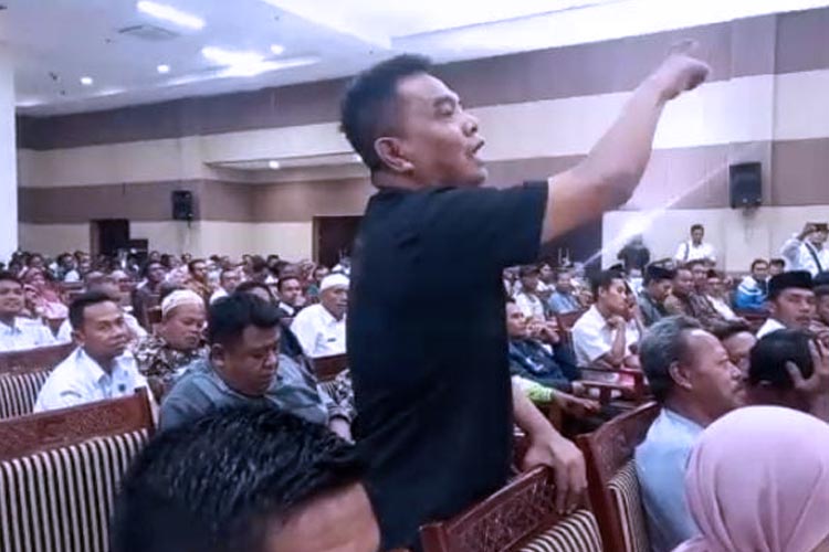 Viral! Pria Berani dari Probolinggo, Bandingkan Anggota Dewan dengan Pelacur