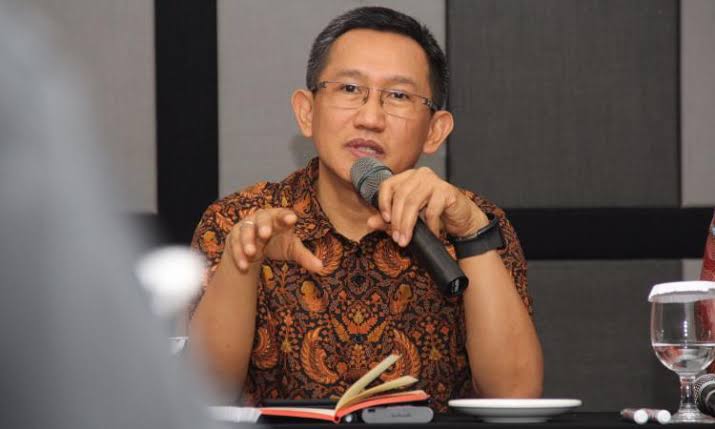 Eep Saefulloh: Ini Perbandingan Antara Jokowi dan Anies