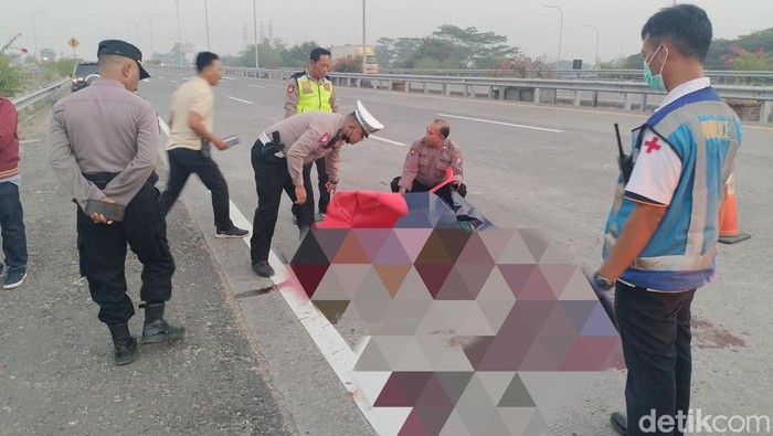 Hebohkan Pengguna Jalan, Mayat Pria Berlumuran Darah Ditemukan di Tol Sumo