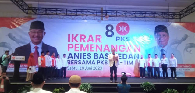 Joko Widodo Pimpin Ikrar Pemenangan Untuk Anies Baswedan di Samarinda