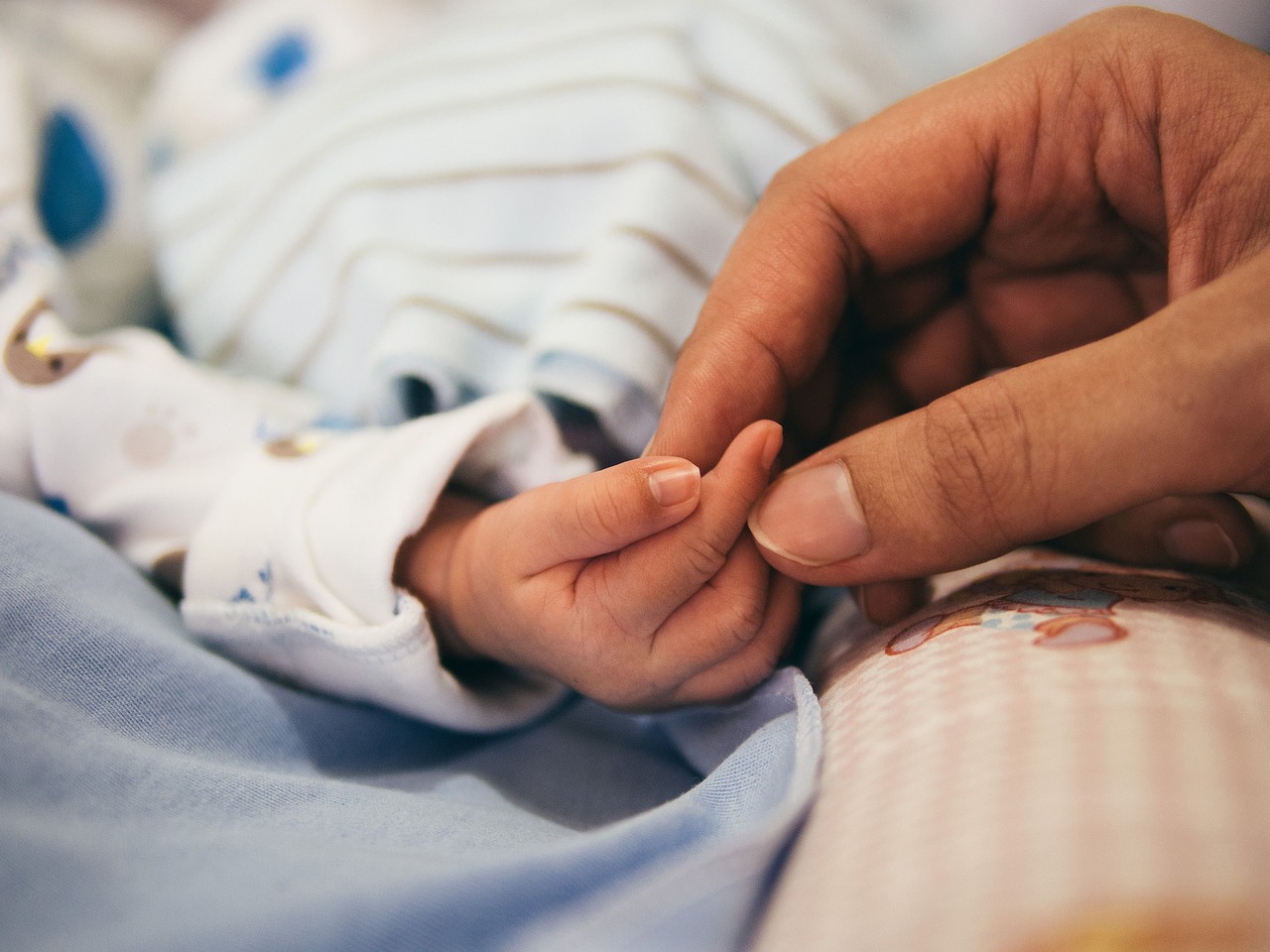 Kontribusi Ayah dalam Mengasuh Anak, Bikin Anak Berdua, Masa yang Ngasuh Ibu Doang?