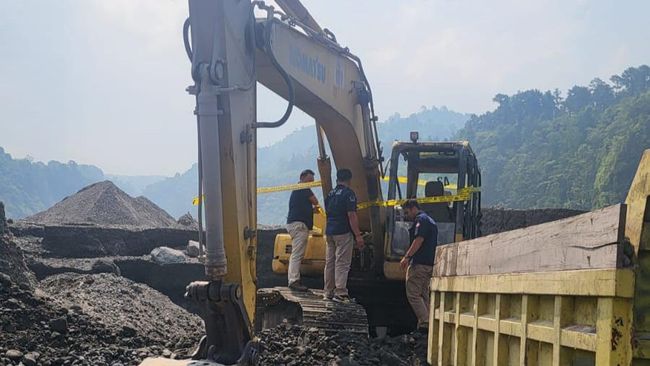 Polres Blitar Temukan Tambang Pasir Ilegal, 4 Orang Ditangkap