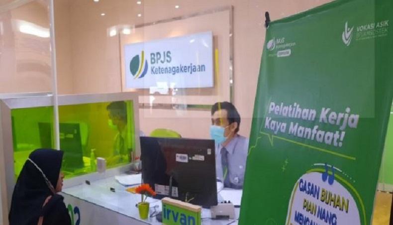 Kemnaker Singgung Pentingnya Pekerja Punya JHT dan JP