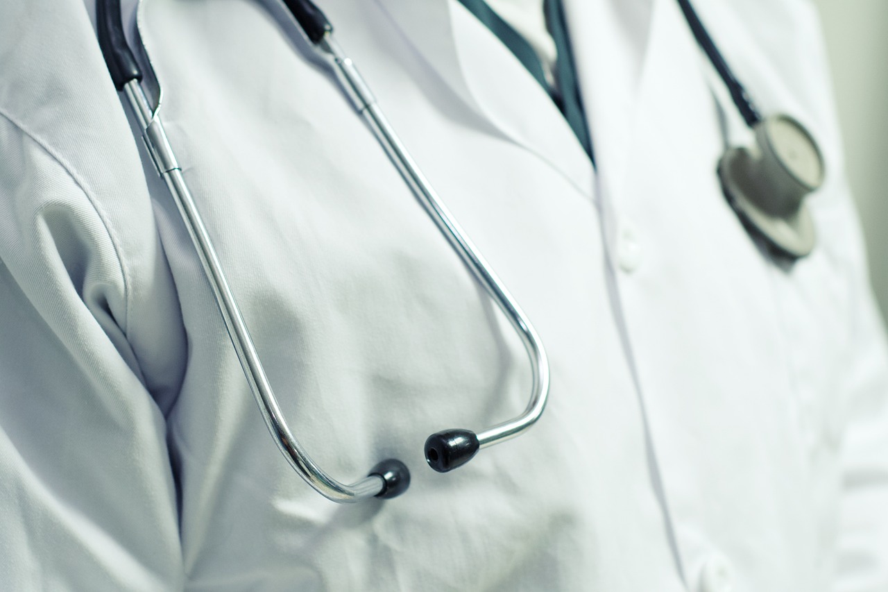 Izin Dokter Asing Praktik di RI Makin Dipermudah, Benarkah Sebuah Solusi Pemerataan Layanan Kesehatan?