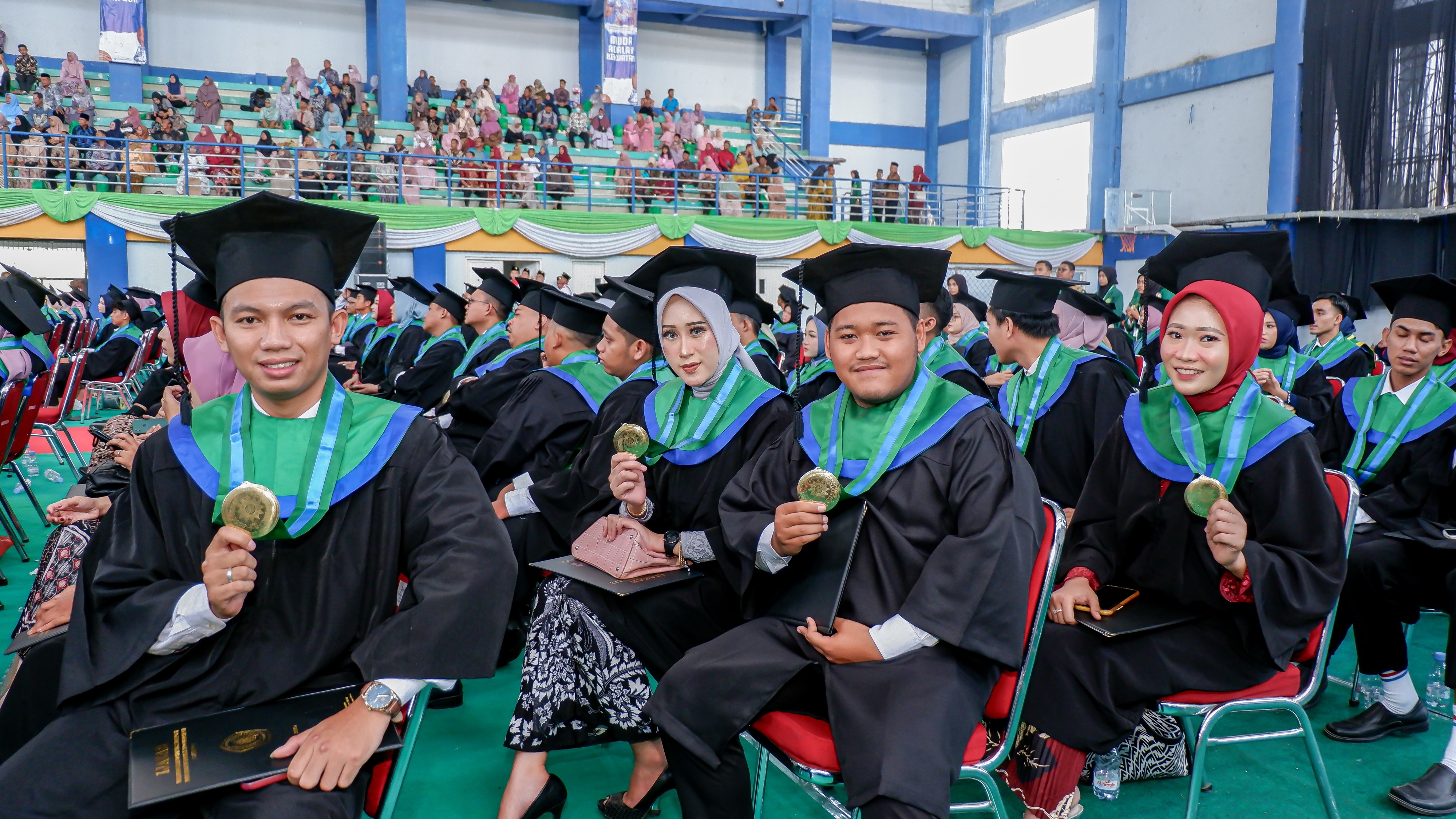 Pak Yes Ajak Wisudawan Melek Teknologi Saat Hadiri Acara Wisuda ITB Ahmad Dahlan Lamongan