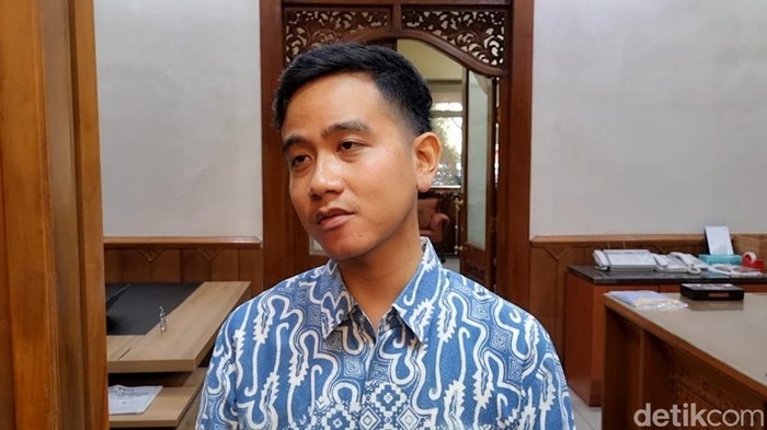 Relawan Santri Dukung Gibran Cawapres, Putra Jokowi: Ya Silakan Saja!