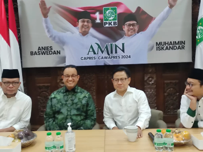 Anies-Cak Imin Saling Menyapa Saat Tiba di PKB