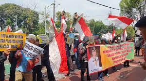 Ratusan Orang Gelar Demo di Kantor Kemendagri, Desak Tito Copot Pj Bupati Musi Banyuasin