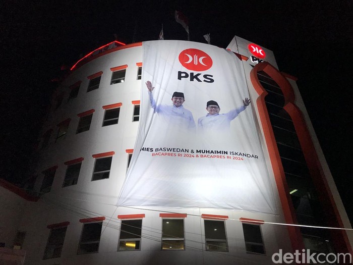 Resmi Berikan Dukungan, PKS Pasang Banner Raksasa Anies-Cak Imin