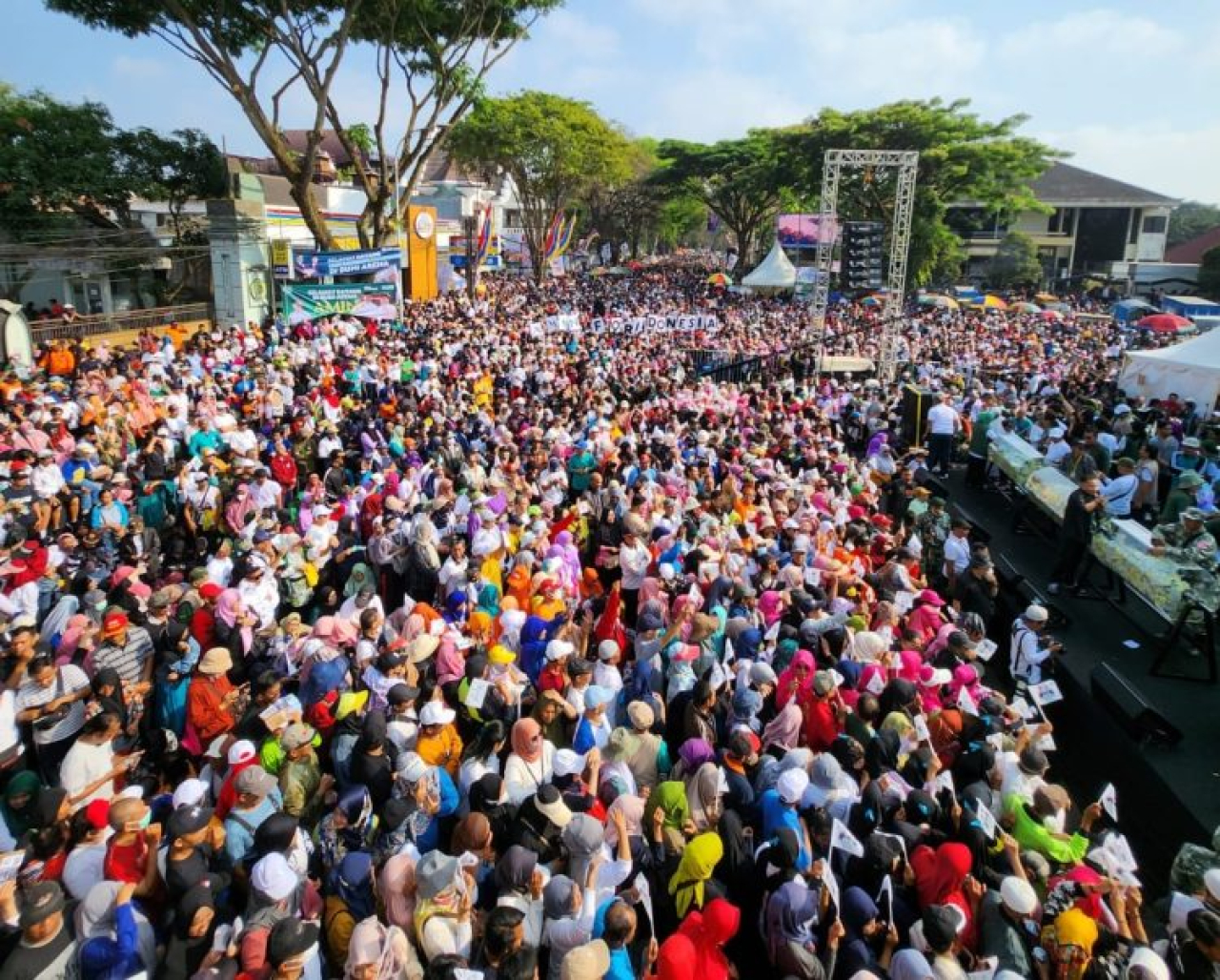 Ratusan Warga Ikut Jalan Sehat, Cak Imin: Jadi Kekuatan untuk Perubahan!