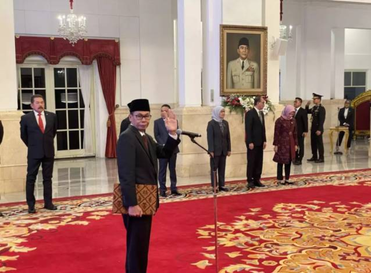 Lantik Nawawi Jadi Ketua KPK Sementara, Jokowi: Hati-Hati ya!