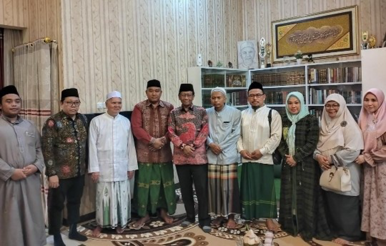 Cawapres Mahfud MD Sowan ke Pengurus Ponpes Situbondo