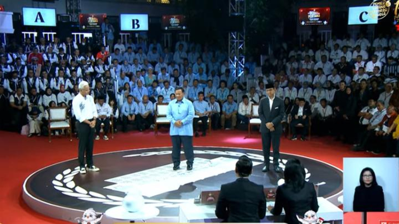 Debat Capres, Anies Singgung Gibran dan Bicara Soal Aturan Banyak Setingan