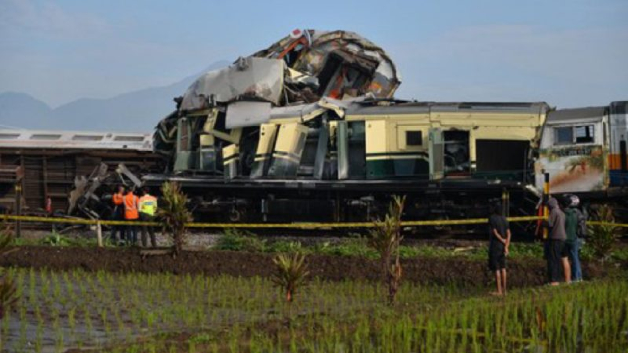 Berikut Ini Sejarah, Rute Dan Insiden Commuter Line Di Bandung!