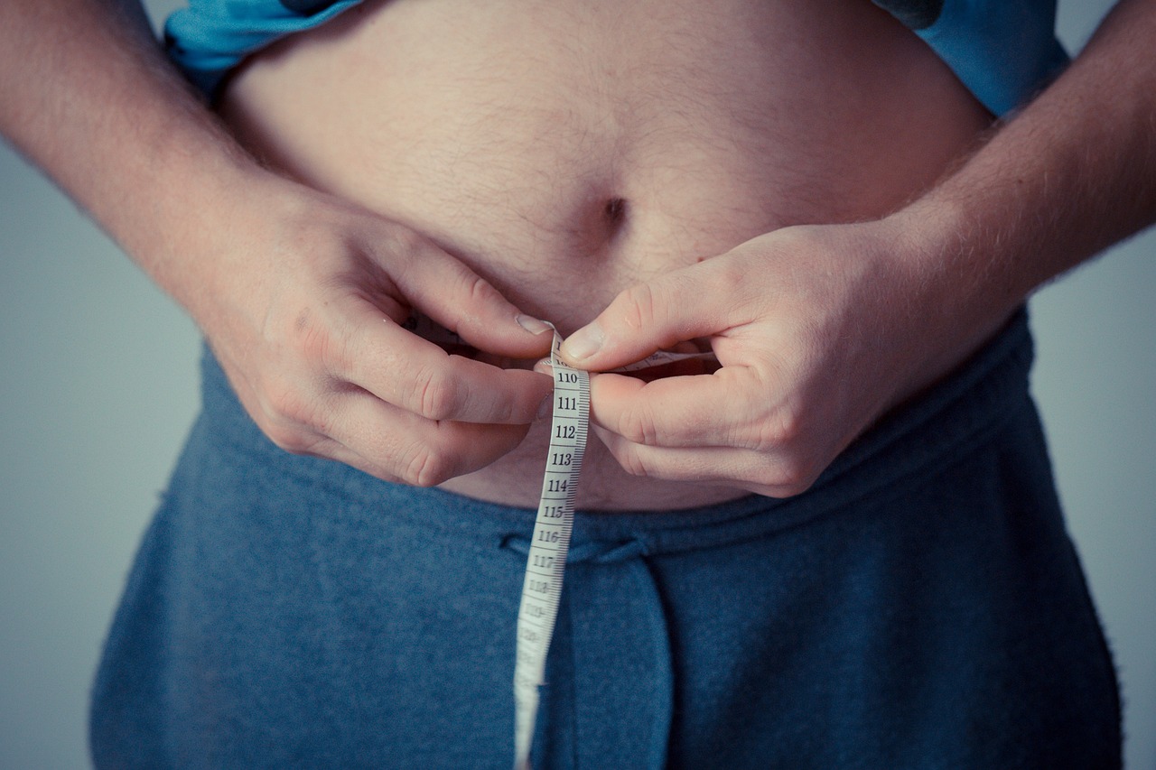 Risiko Obesitas Mengintai di balik Pemberian Susu Berlebihan Bagi Anak