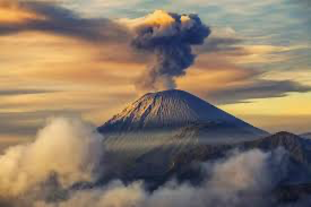 Gunung Semeru Erupsi Lagi, Ketinggian Capai 800 Meter