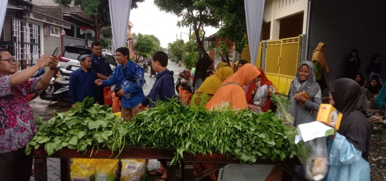 Ranting Aisyiyah Masangan Wetan Sidoarjo Berbagi Sayur dan Beras Bersama 50 Janda Dhuafa