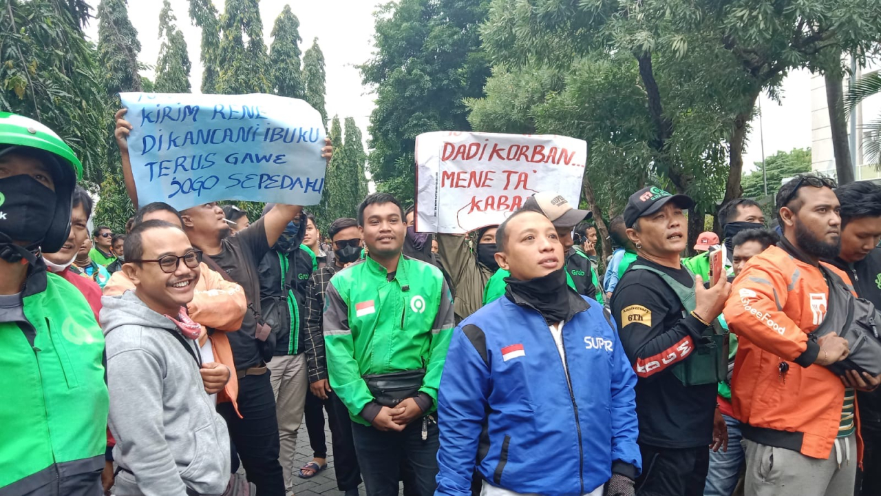 Tuntutan Belum Dipenuhi, Aksi Solidaritas Ojol Surabaya Sepakat Boikot Apartemen Puncak Kertajaya