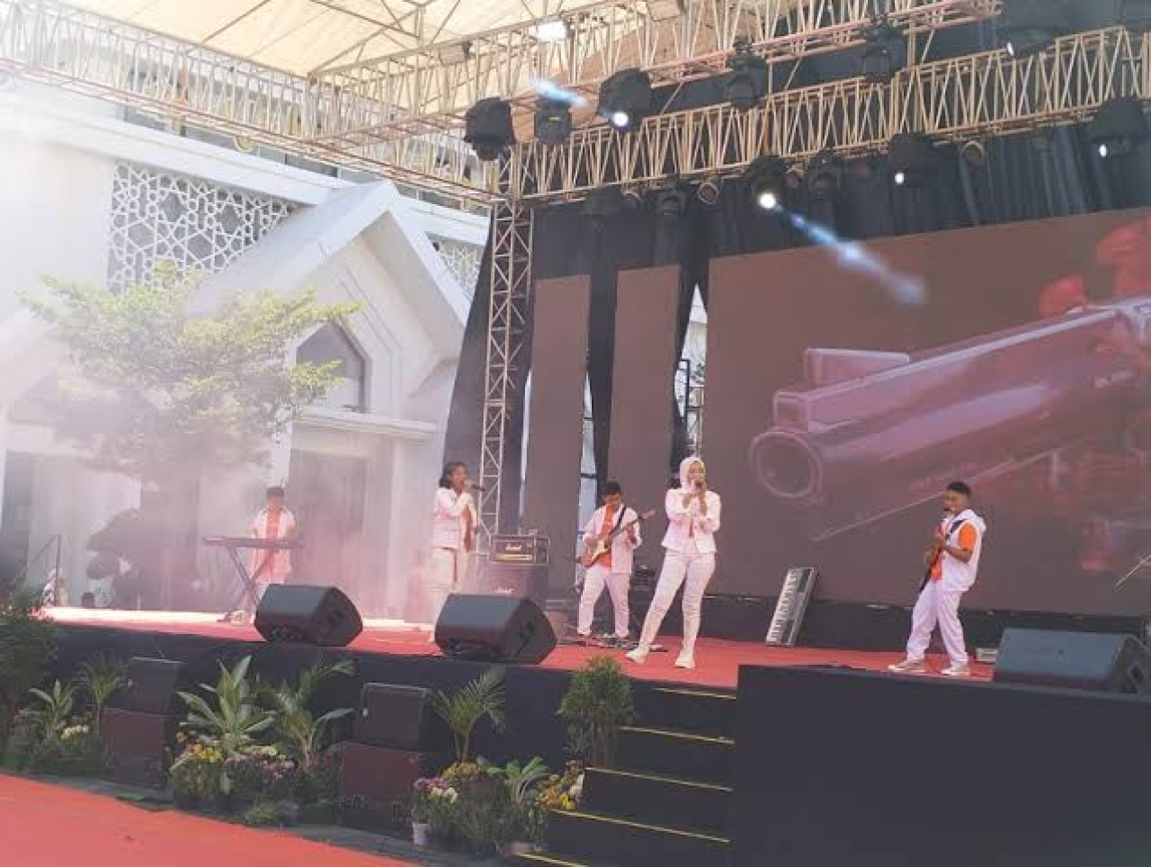 DPRD Surabaya Tegaskan Konser di Balai Pemuda Harus Berhenti Sebelum Adzan