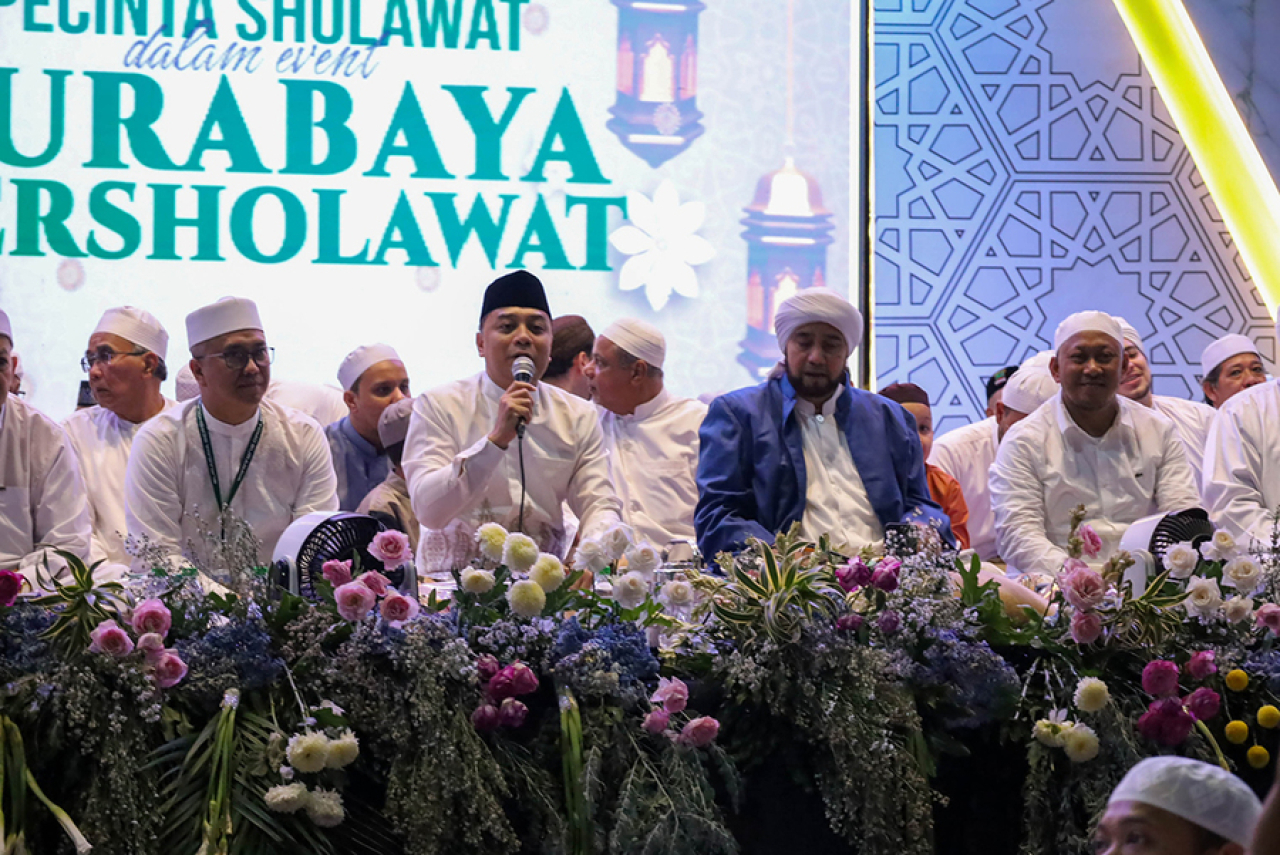 Gema Sholawat Habib Syech Kumandang di Halaman Gelora Bung Tomo