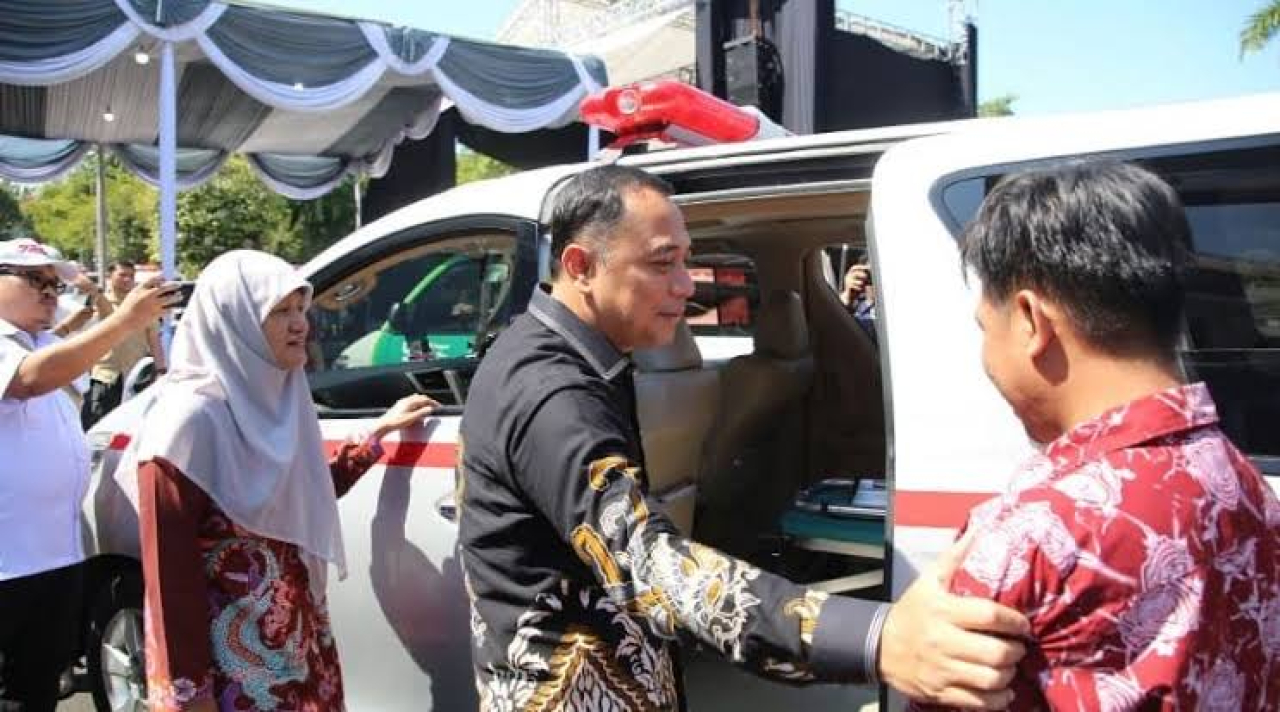 Walikota Surabaya Galakan 1 Kelurahan, 1 Ambulan
