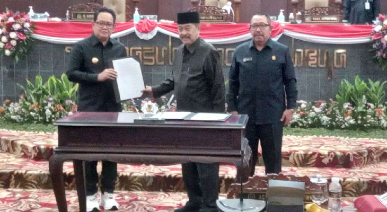 Bersama DPRD, Pemprov Resmi Sahkan P-APBD Jatim