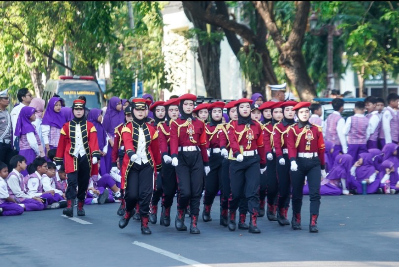 Gerak Jalan SMP-SMA Lamongan, Semarakkan HUT ke-79 RI!