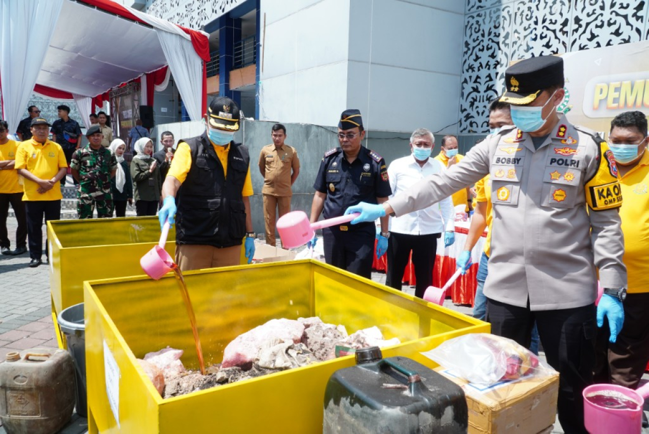 Lamongan Musnahkan Sekitar Satu Juta Rokok Ilegal