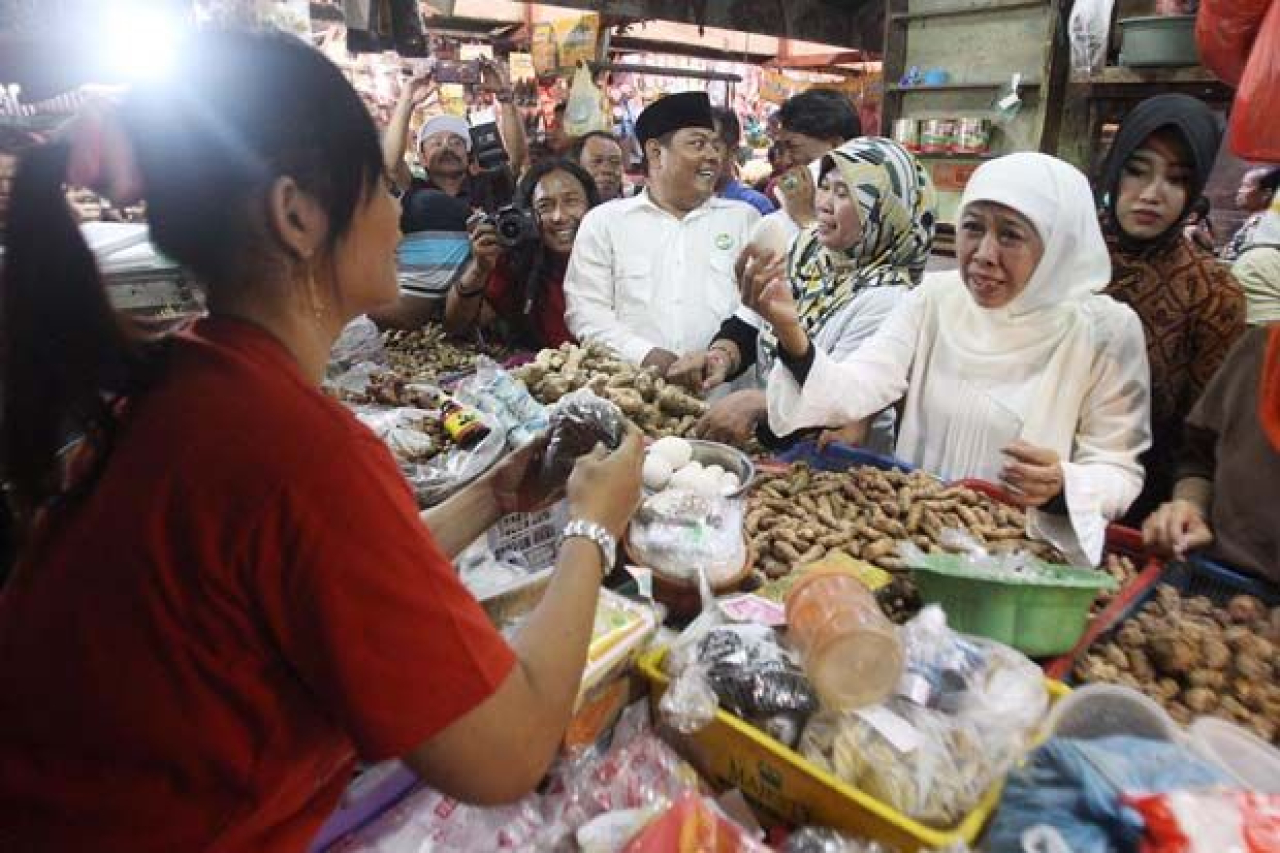 Dukungan Penuh Pedagang Pasar Pacar Keling: Khofifah-Emil Pilihan Hati untuk Pilgub Jatim 2024